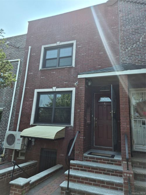 2033 28th Street, New York, NY, 11105 | Card Image