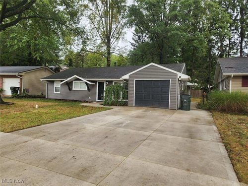 2719 Wyandot Dr, Dover, OH, 44622-9425 | Card Image