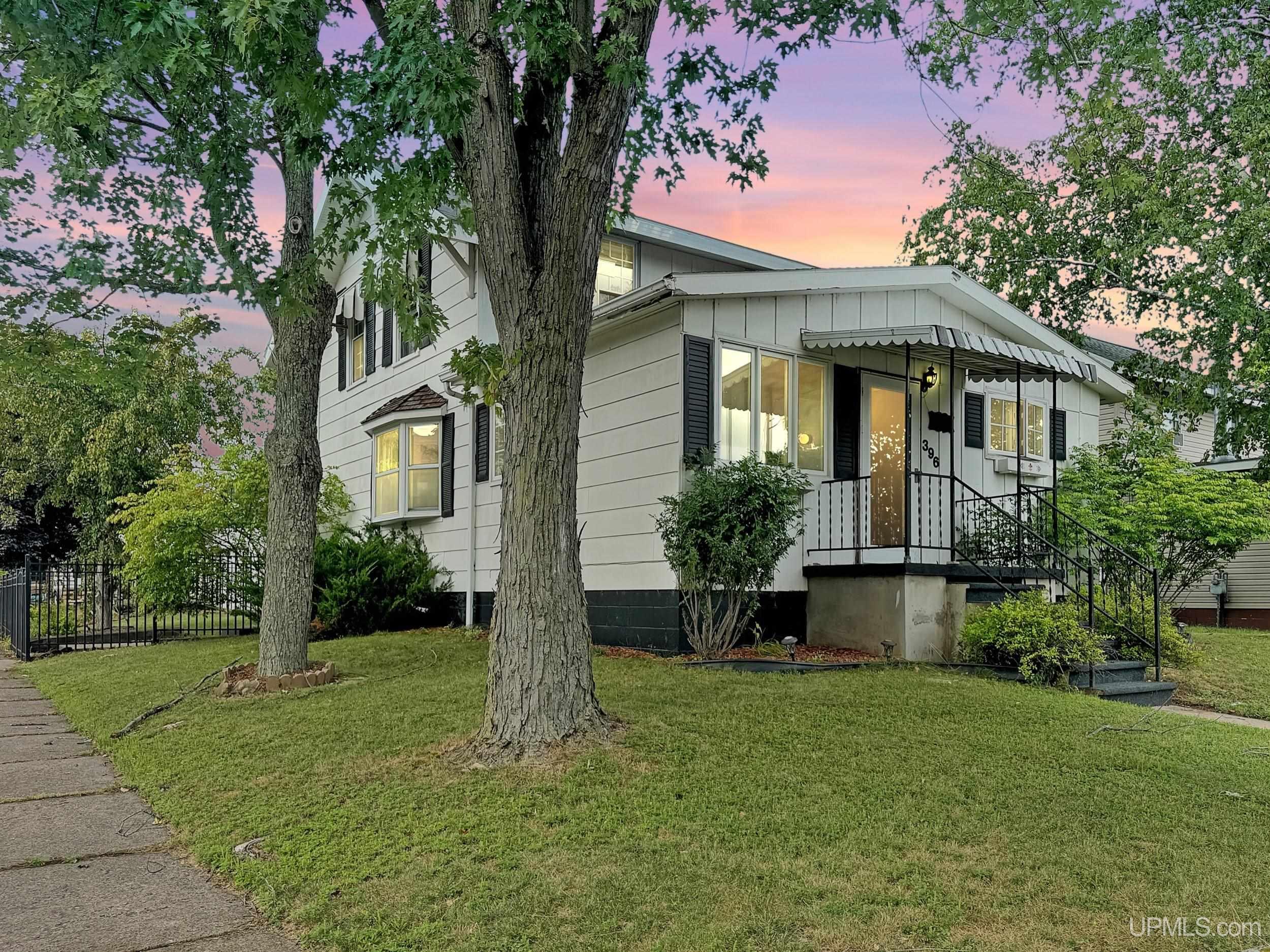 Hamilton Ave, Kingsford, MI 49802