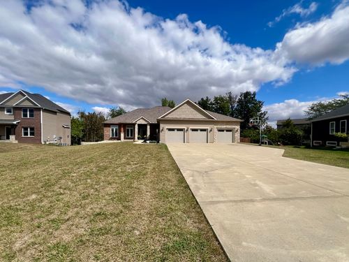 2112 Slade Ln, Mahomet, IL, 61853-2810 | Card Image