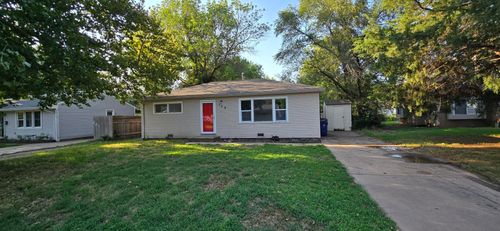 129 E Edgemoor St, Derby, KS, 67037-1218 | Card Image