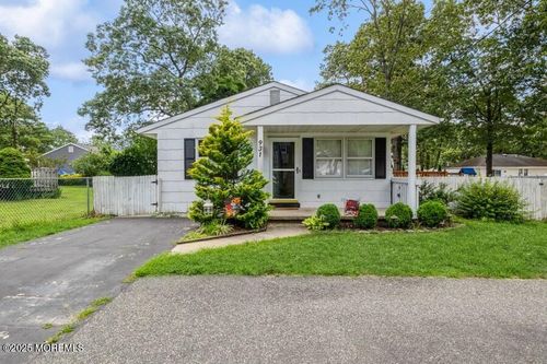 931 Cypress Ave, Brick, NJ, 08723-5141 | Card Image