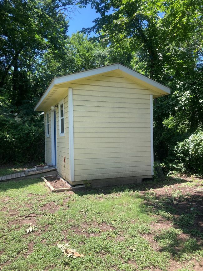 side view of shed | Image 4