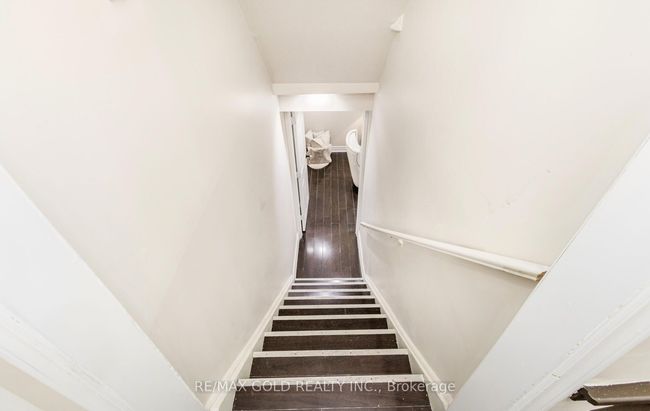 111 Fairhill Ave, House other with 6 bedrooms, 4 bathrooms and 2 parking in Brampton ON | Image 7