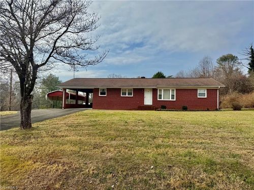140 Westwood Dr, Mount Airy, NC, 27030-1848 | Card Image