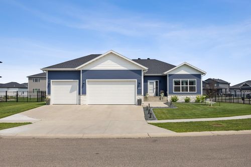 3037 Prairie Farms Cir S, Fargo, ND, 58104-4801 | Card Image