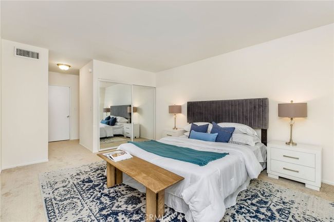 UNIT-209 - 14315 Riverside Dr, Condo with 2 bedrooms, 2 bathrooms and 3 parking in Sherman Oaks CA | Image 10
