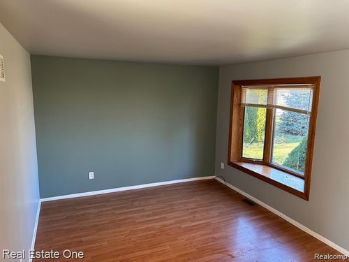 5102 Franklin Park Dr, Sterling Heights, MI, 48310-2761 | Card Image