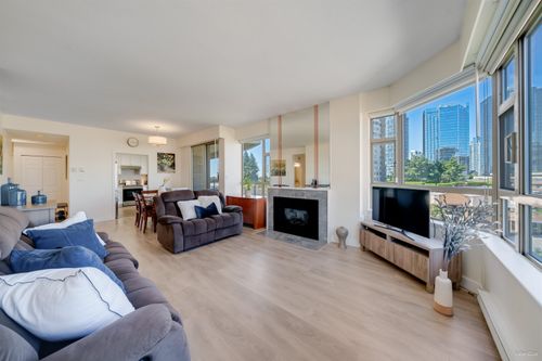 600-4830 Bennett St, Burnaby, BC, V5H4P6 | Card Image