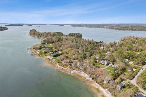 44 Maquoit Drive, Freeport, ME, 04032 | Card Image