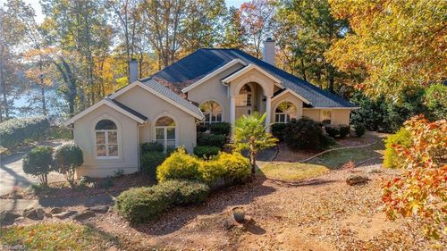 316 Lake Point Ln, Belews Creek, NC, 27009-9207 | Card Image