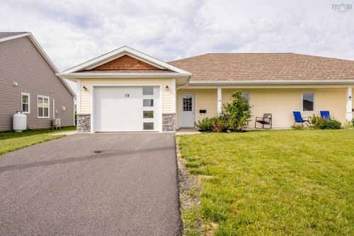19 Mackinnon Crt, Kentville, NS, B4N5R7 | Card Image