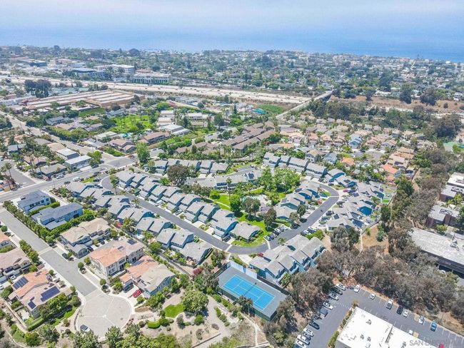 677 Summer View Cir, Townhouse with 2 bedrooms, 3 bathrooms and 2 parking in Encinitas CA | Image 52