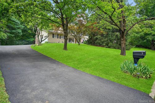 3 Karsten Dr, Suffern, NY, 10901-3802 | Card Image
