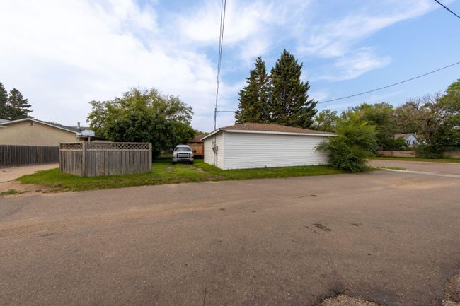 4736 43 Street, Home with 3 bedrooms, 1 bathrooms and 2 parking in Lloydminster SK | Image 29