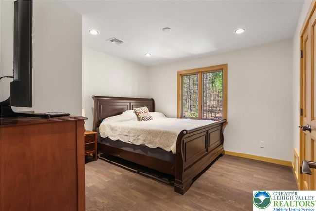 Guest Bedroom #5 | Image 42