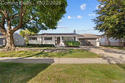 956 Blairmoor Ct, Grosse Pointe Woods, MI, 48236-1245 | Card Image