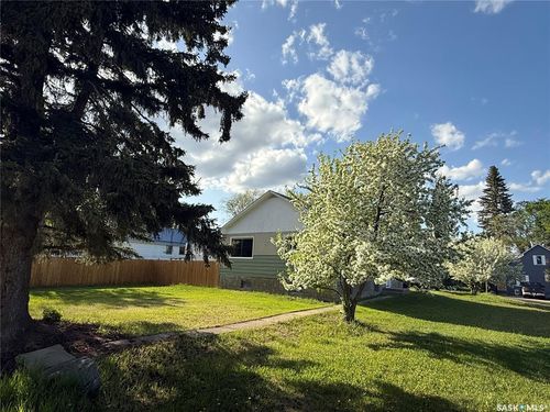 307 1st Ave W, Saint Walburg, SK, S0M2W0 | Card Image