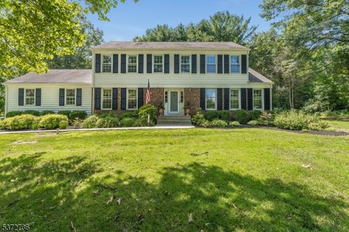 114 Manor Way, Pittstown, NJ, 08867-5105 | Card Image