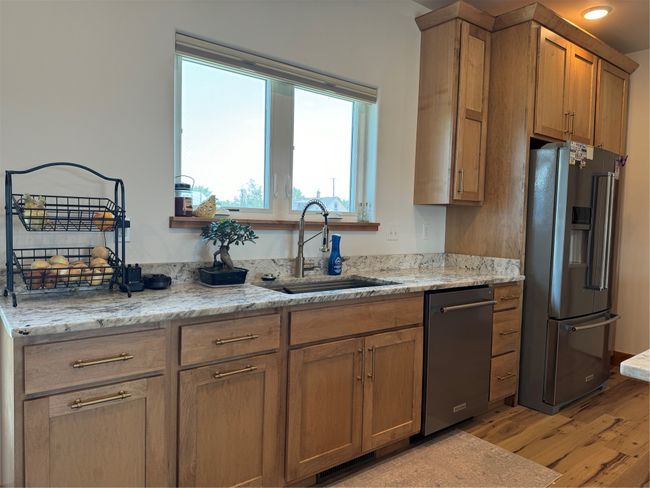 Lots of counter space | Image 15