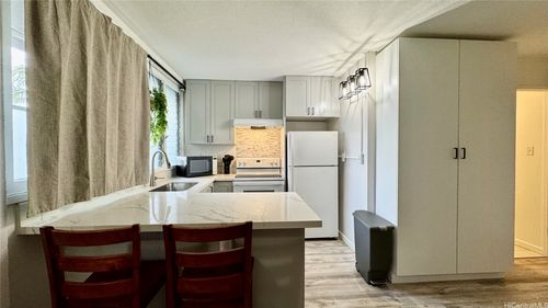 apt-4-455 Lewers St, Honolulu, HI, 96815-2456 | Card Image