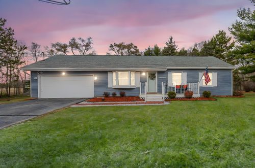 916 W Remus Rd, Mount Pleasant, MI, 48858-9076 | Card Image