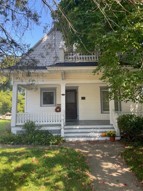 327 Doty St, Mineral Point, WI, 53565-1241 | Card Image