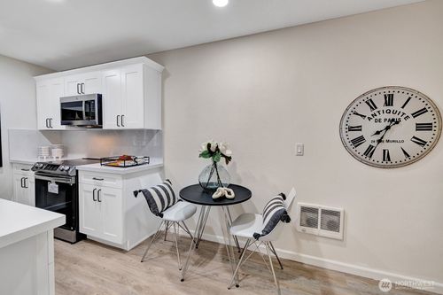 apt-483-6581 137th Pl Ne, Redmond, WA, 98052-1802 | Card Image