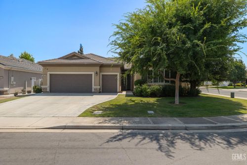 5703 Park Place Dr, Bakersfield, CA, 93306-7672 | Card Image