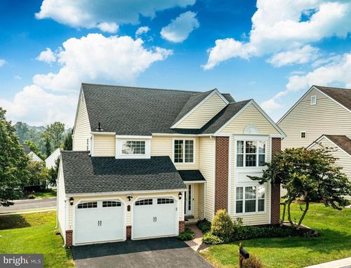 407 Carpenters Cove Ln, DOWNINGTOWN, PA, 19335-4540 | Card Image