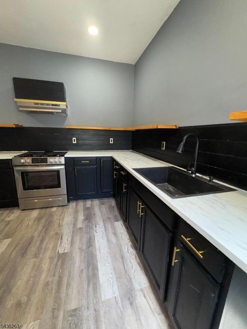 a3-108 4th Ave, Newark, NJ, 07104-2606 | Card Image