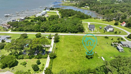 221 Ferry Dock Rd, Gloucester, NC, 28528-9302 | Card Image