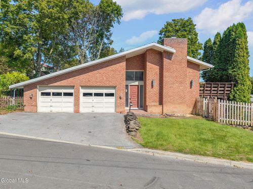 122 Lincoln Ave, Cobleskill, NY, 12043-4677 | Card Image