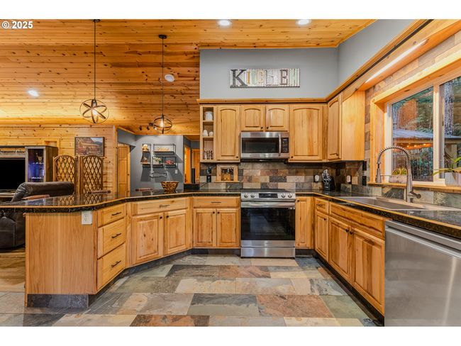 10256 Ridge View Ter, House other with 4 bedrooms, 3 bathrooms and null parking in Birkenfeld OR | Image 12