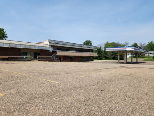 2137 Division St N, North Saint Paul, MN, 55109-4122 | Card Image