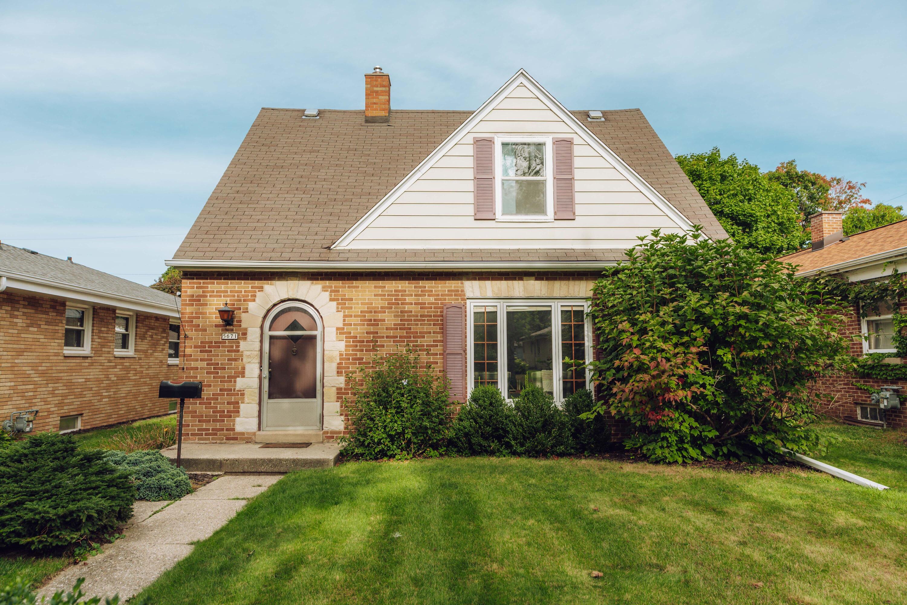 Stanton Dr, Glendale, WI 53209