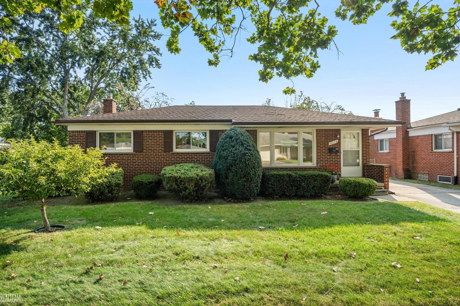 Eiffel Ave, Warren, MI 48088