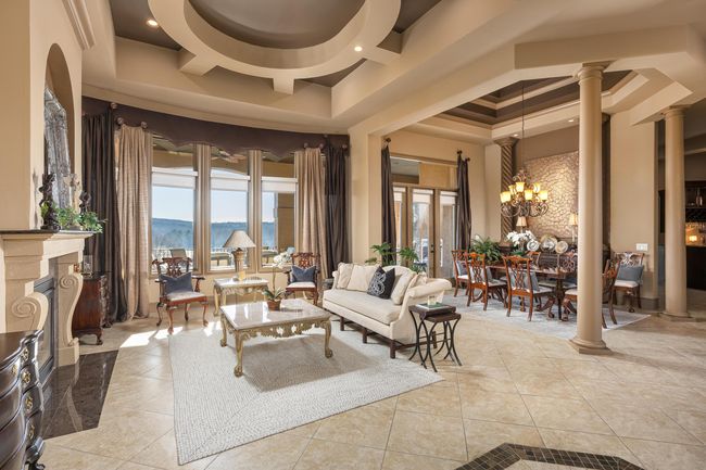 Formal Dining and Entertainment | Image 9