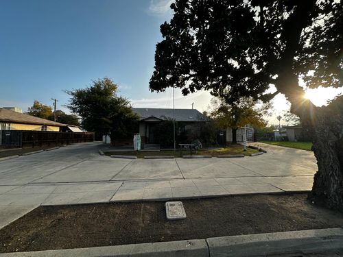707 W Shields Ave, Fresno, CA, 93705-4031 | Card Image