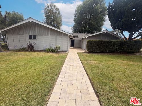 18400 Bermuda St, Porter Ranch, CA, 91326-3102 | Card Image