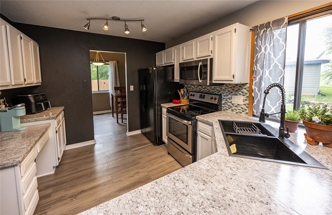 Colt Dr, West Des Moines, IA 50266