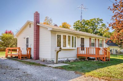 410 Helen Street, Home with 2 bedrooms, 1 bathrooms and null parking in Mt. Morris MI | Image 2