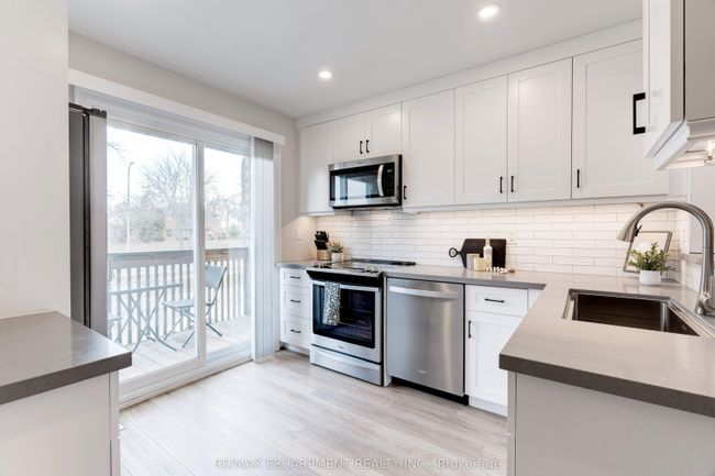 53 - 1115 Paramount Dr, Condo with 3 bedrooms, 2 bathrooms and 1 parking in Stoney Creek ON | Image 4