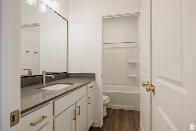 PICTURE OF MODEL | Image 5