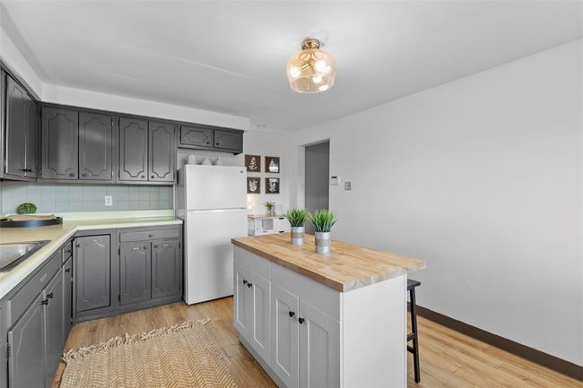 537 6 Th St, House other with 5 bedrooms, 3 bathrooms and 3 parking in Braddock PA | Image 20
