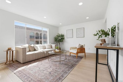 204-4750 Noyes St, San Diego, CA, 92109-3680 | Card Image