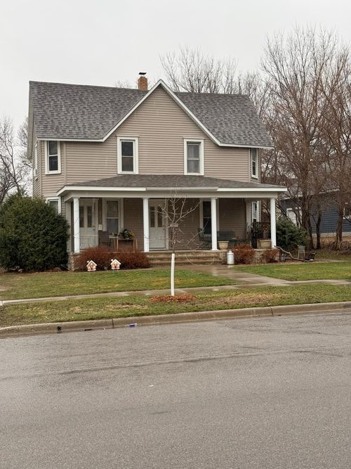 504 W Marshall Street, Marshall, MN, 56258 | Card Image