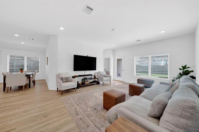 SMART Home Features throughout! | Image 11