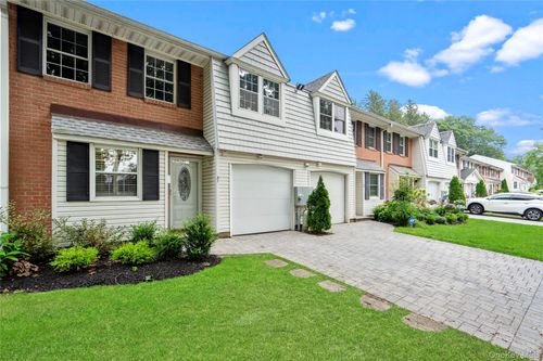 31-31 Santa Barbara Dr, Plainview, NY, 11803-5815 | Card Image