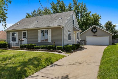 2226 Chandler St Sw, Cedar Rapids, IA, 52404-1631 | Card Image